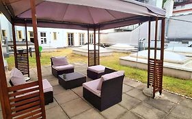 New & Central Maerzstrasse City Apartment With Own Exit To The Inner Garden